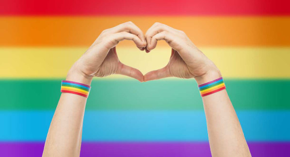  Ein Turm offen für alle feiert den Pride Month