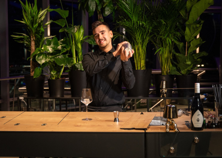 Exclusive Pop-Up Bar at the Donauturm – Delight and Scenic Views