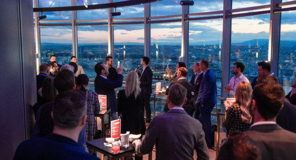 Netzwerken auf 170 Metern Höhe: Business SPEED DATING