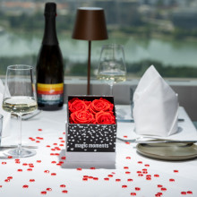 Donauturm Romantik Paket 4 Rosen mit Turm Sekt