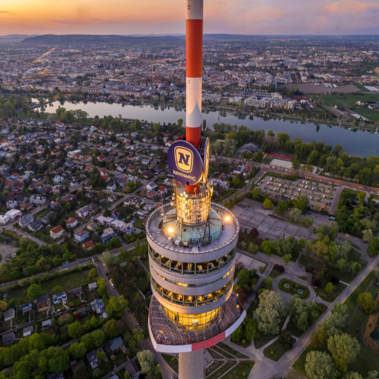 Donauturm Aussenansicht hoch