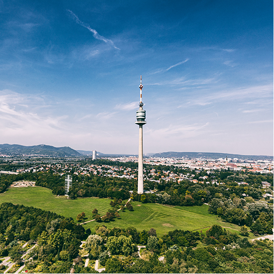 Informationen und behördliche Auflagen am Donauturm
