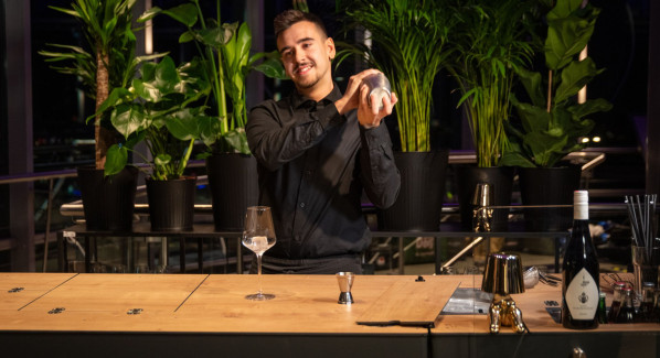 Exclusive Pop-Up Bar at the Donauturm – Delight and Scenic Views