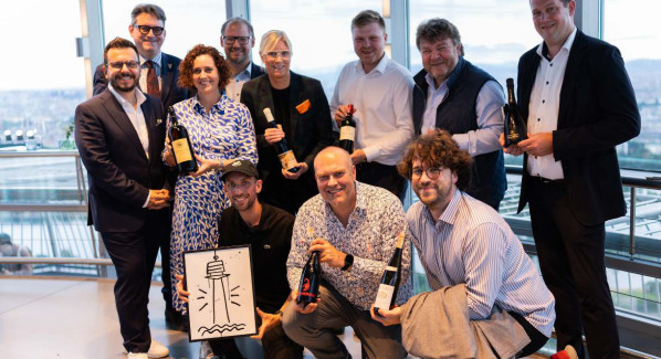 Wine, Dine & Art im Donauturm Wien: Genuss, Kunst und Spitzenweine über den Dächern Wiens