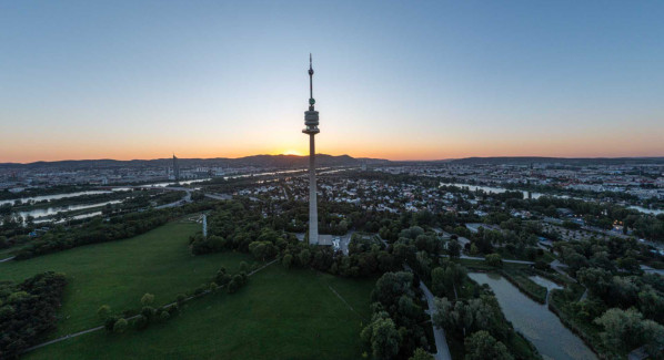 Sonnenuntergang über Wien am Donauturm