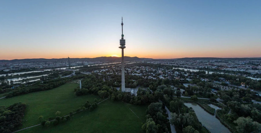 Sommer Donauturm MAIN