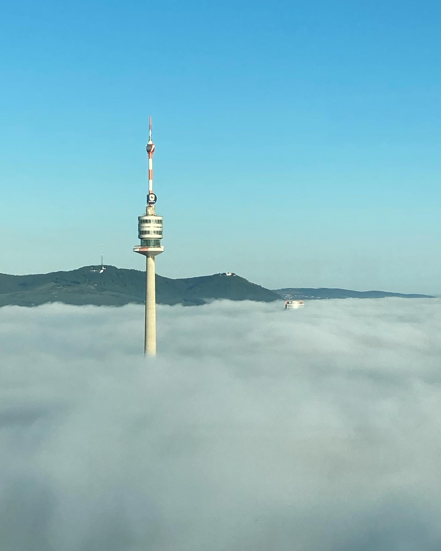 Just in time for the beginning of autumn  fog over Vienna<br />
.<br />
.<br />
.<br />
#nebel #nebelstimmung #donauturm #fog #foggymorning #sonneübernebel #mystic #wienliebe #viennalove #greattower