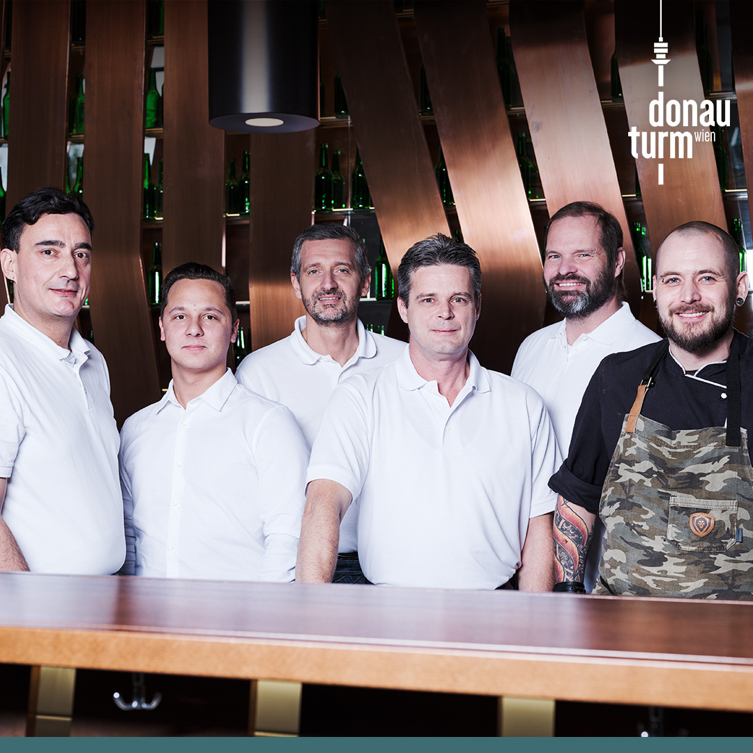 Werde Teil unseres Teams im Donaubräu, Turm Restaurant oder Turm Café und arbeite an einem der spektakulärsten Orte Wiens. 🍷🥘 Mehr Infos in unserer Bio.<br />
<br />
#donauturm #wearehiring #jobs #jobopportunity #jobangebot #joboftheday #greattower #joboffer